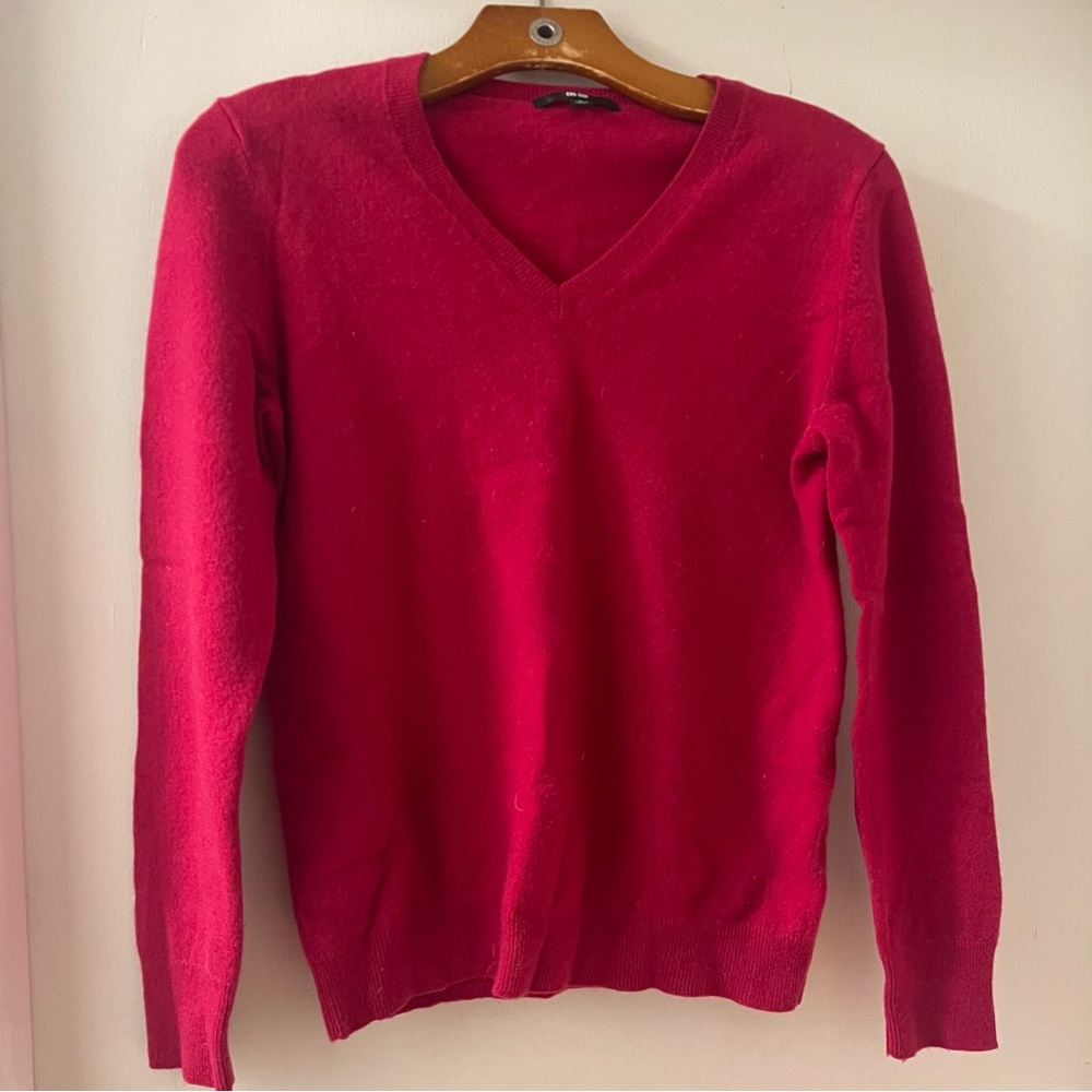 Uniqlo Women's Cashmere V-Neck Sweater